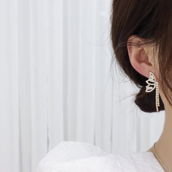 NEW 14K Gold Plated Round Diamond Butterfly Tassel Drop Earrings - Picture 3 of 6